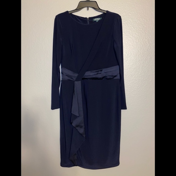 Lauren Ralph Lauren Dresses & Skirts - Lauren Ralph Lauren chic sheath dress with accent